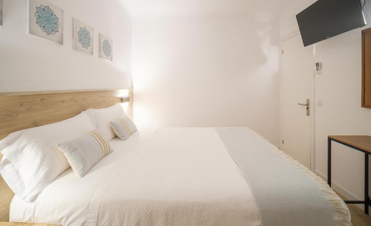 Hostal Menurka ซิวตาเดญา ภายนอก รูปภาพ