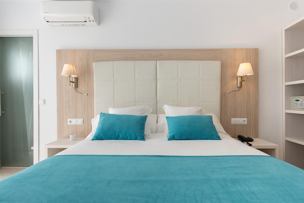 Hostal Menurka ซิวตาเดญา ภายนอก รูปภาพ
