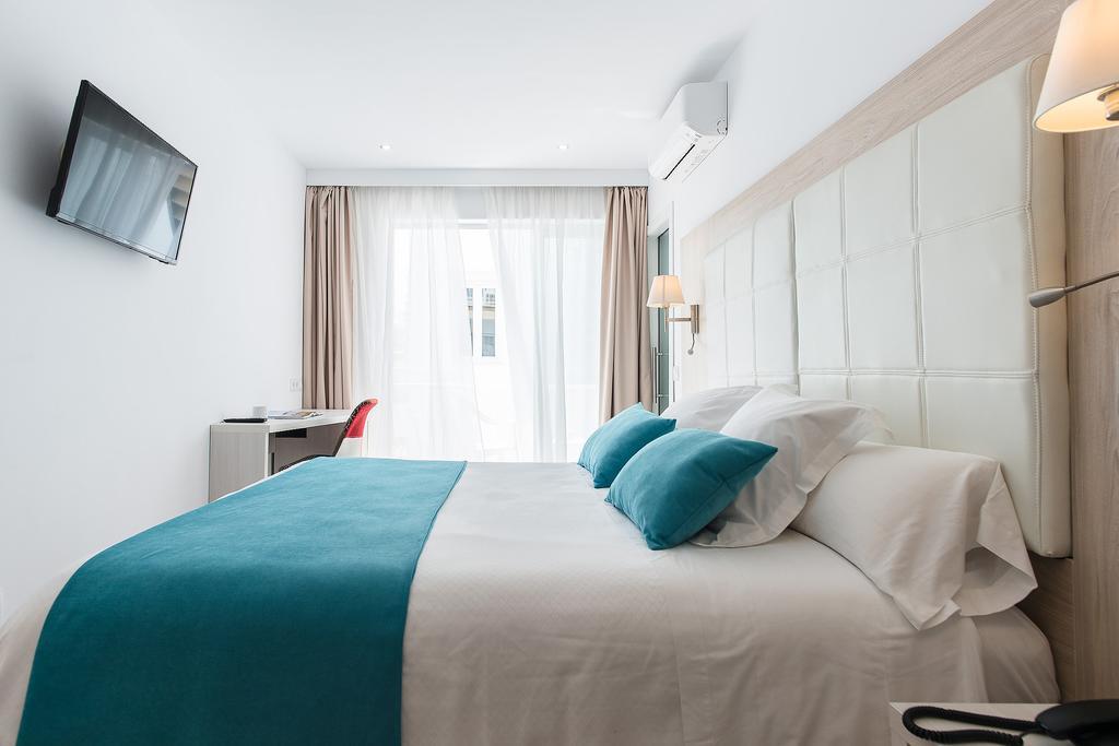 Hostal Menurka ซิวตาเดญา ภายนอก รูปภาพ